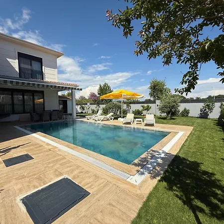 Girit Vila
